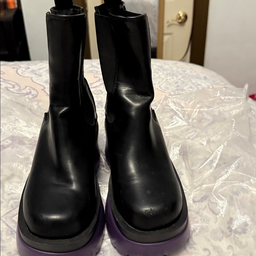 Women platform ankle boots!